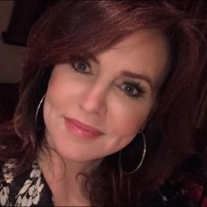 Meet your Posher, Mona